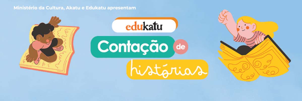 Fundo azul claro com o texto, em branco, no canto superior esquerdo: Ministério da Cultura, Akatu e Edukatu apresentam. No centro, o título: Edukatu Contação de Histórias. Cada palavra do título possui caixas de texto ao seu redor, nas cores laranja, verde-água, rosa e amarelo e brinca com diversidades de fontes. Do lado esquerdo, há uma criança preta de cabelos pretos em cima de um livro flutuante, em uma posição como se estivesse surfando. Do lado direito, há uma criança cor de rosa com cabelos amarelos flutuando em um livro como se fosse um tapete mágico, com o braço esticado a sua frente e os punhos fechados.