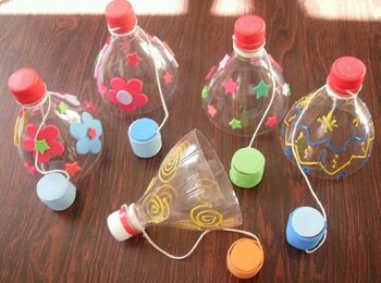 Medium_brinquedos-reciclados-garrafas-pet-bilboque