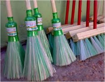 Medium_pa_e_vassoura_de_garrafa_e_papel